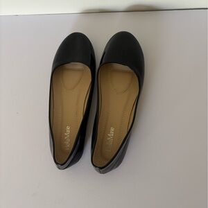 Bella Marie Women's Classic Ballerina Round Toe Black Flats